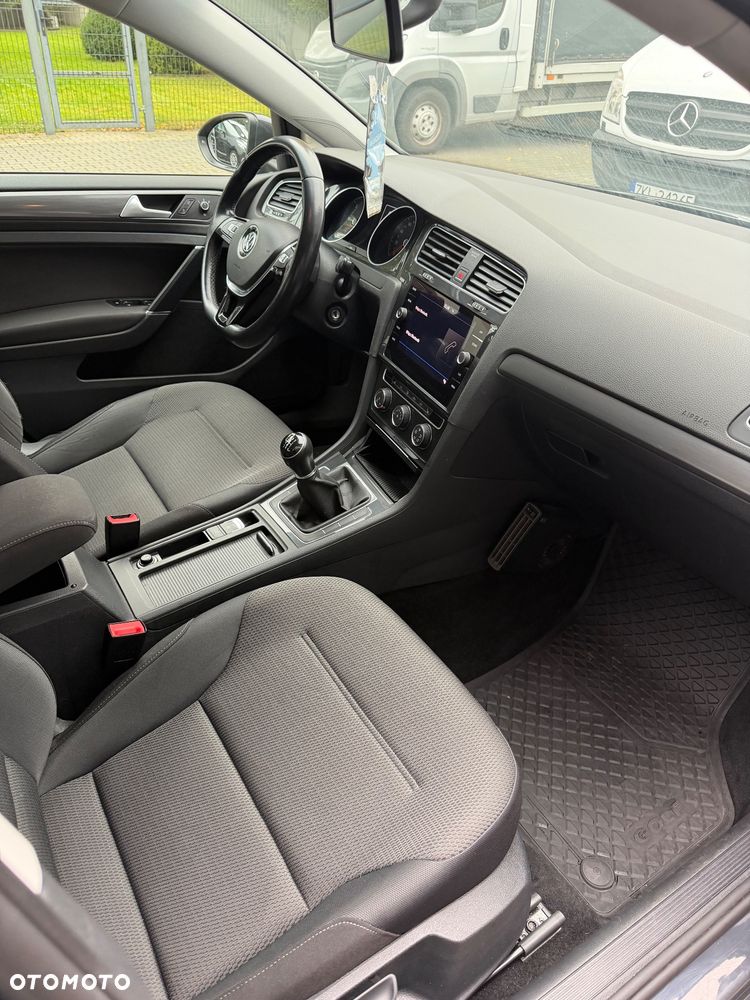 Volkswagen Golf - 10