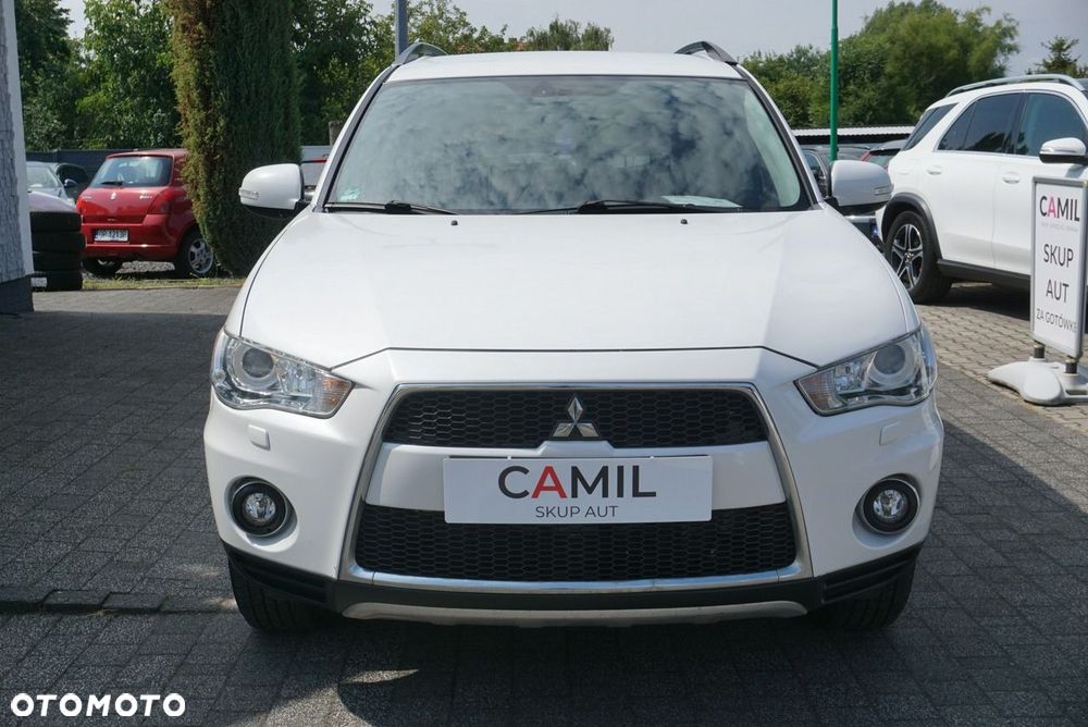 Mitsubishi Outlander - 2