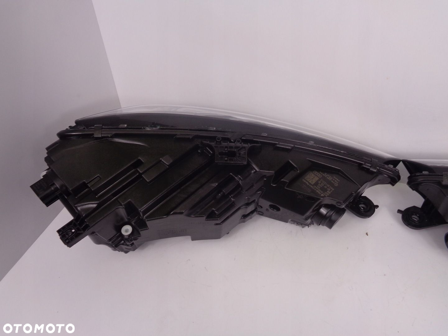 AUDI A4 B9 LIFT LAMPY MATRIX 8W0941036E 8W0941035E - 8