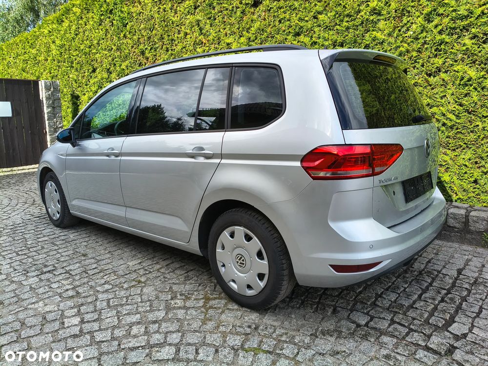Volkswagen Touran - 22