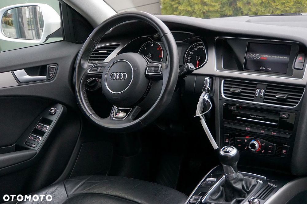 Audi A4 Avant 2.0 TDI DPF clean diesel S line Sportpaket - 30