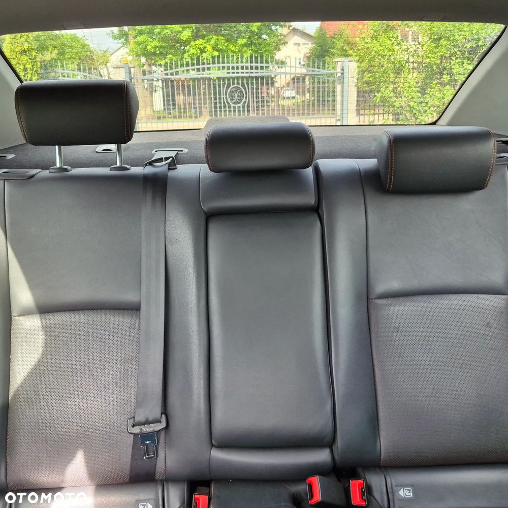Toyota Avensis - 18