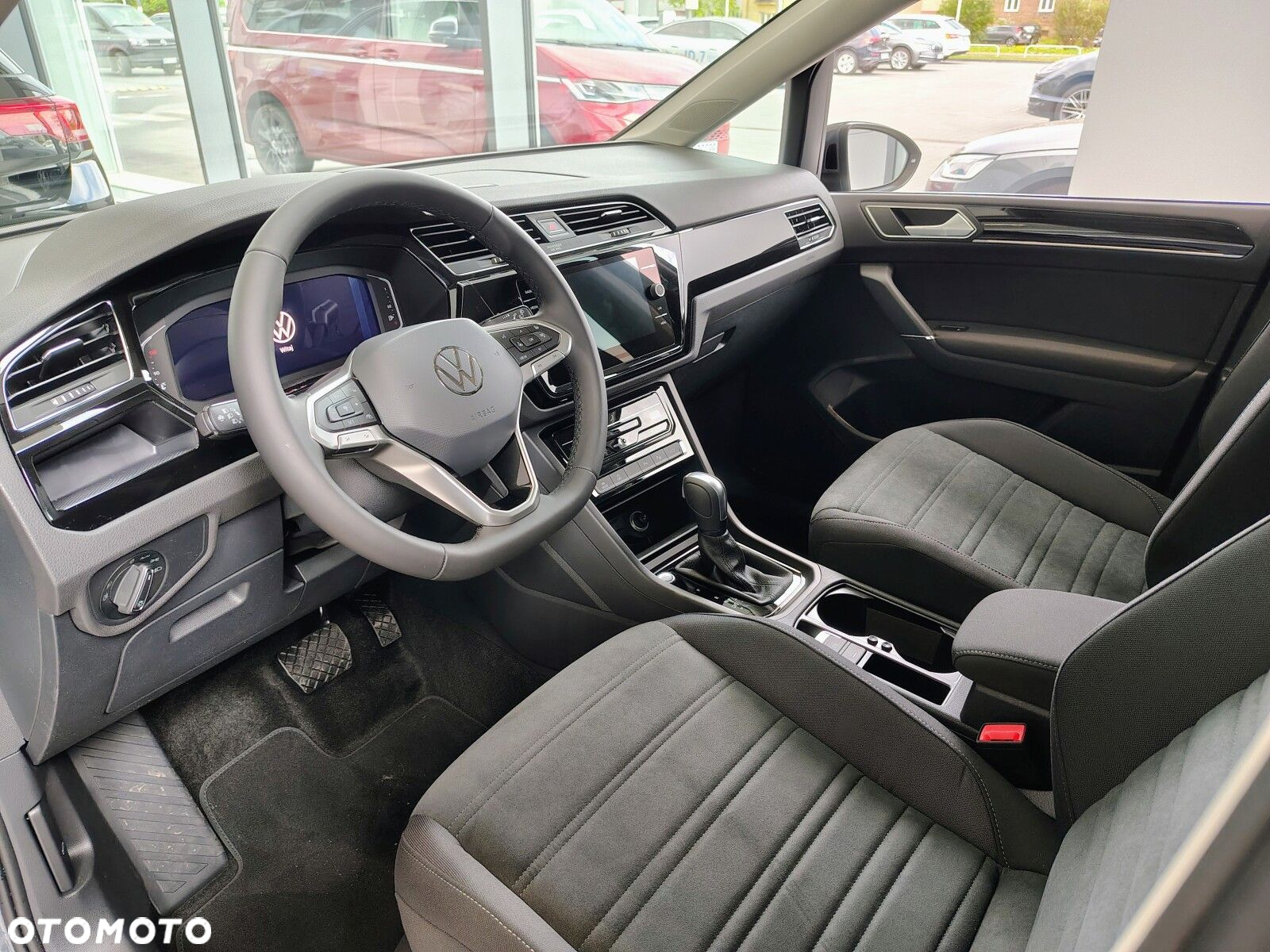 Volkswagen Touran - 10