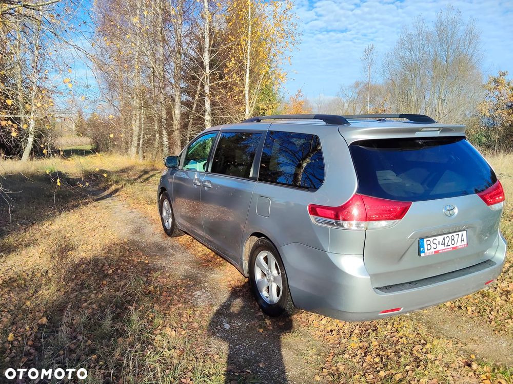 Toyota Sienna 3.5 V6 - 3