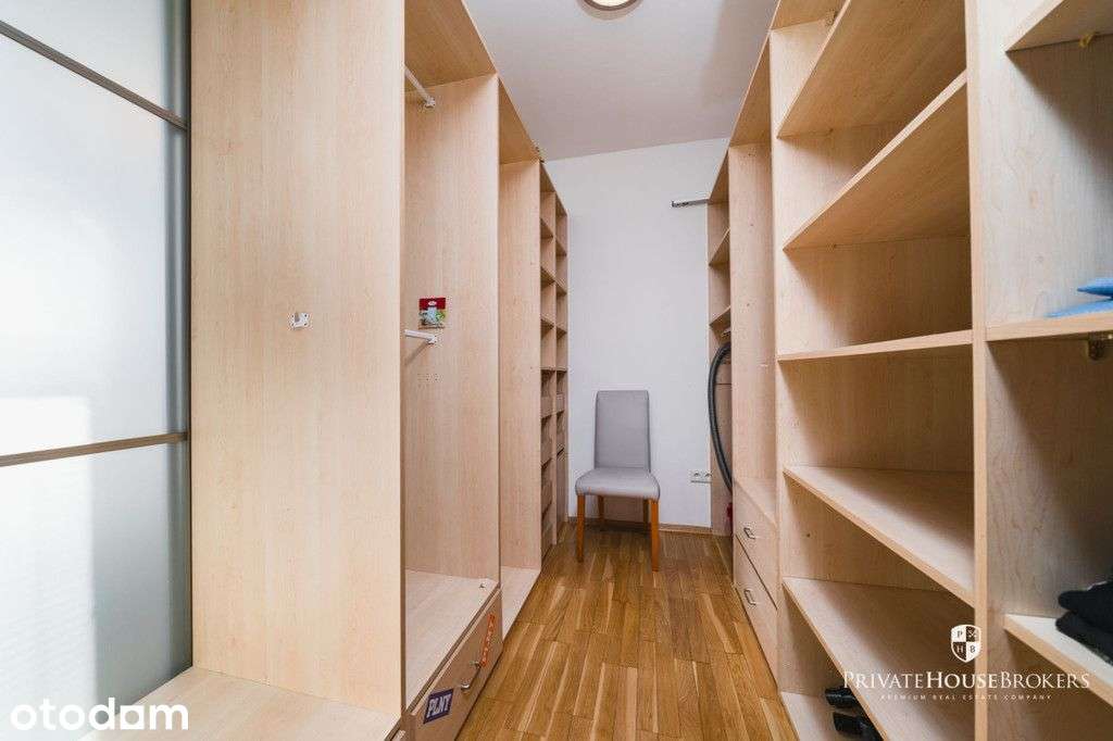 Przestronne mieszkanie w ścisłym centrum.