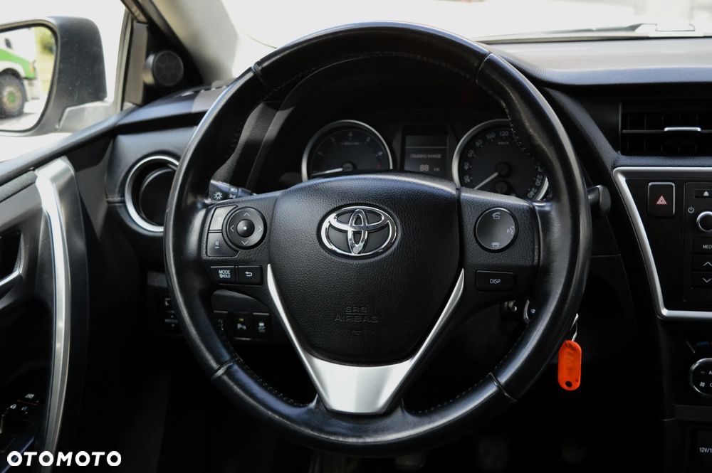 Toyota Auris 1.6 Premium + - 20