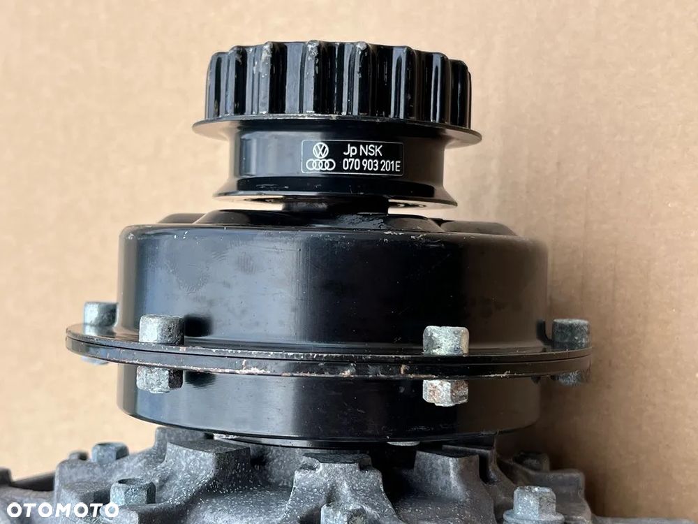 SPRĘŻARKA KLIMATYZACJI KOMPRESOR 8FK351110-911 VW T5 CARAVELLE DOKA MULTIVAN TRANSPORTER 2.5 TDI TOUAREG PHAETON 8FK351110 - 9