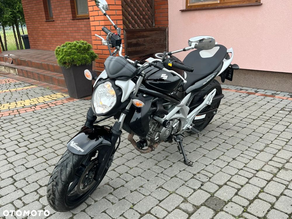 Suzuki Gladius - 1