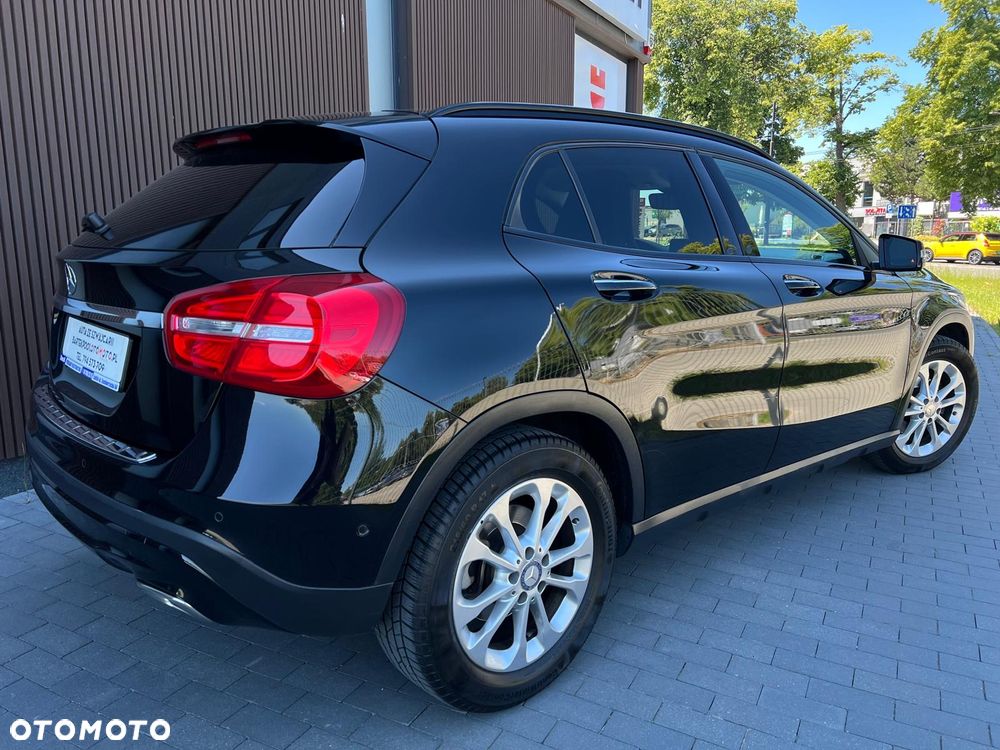 Mercedes-Benz GLA 200 d 4Matic 7G-DCT Urban - 10