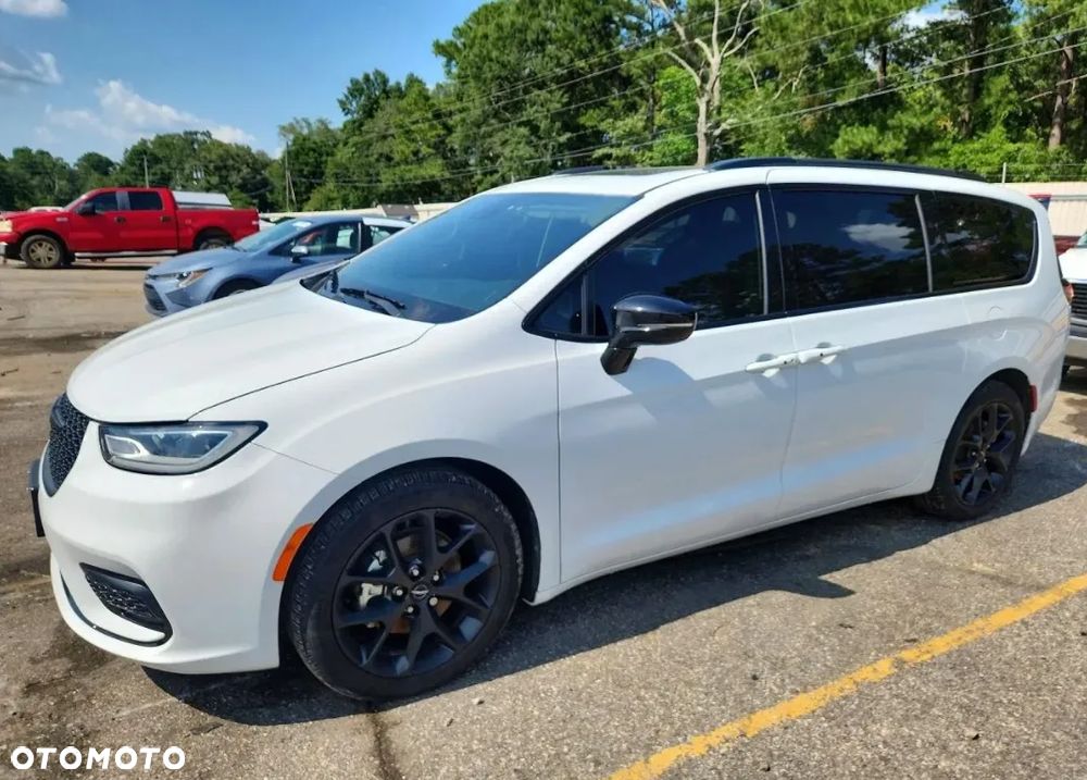 Chrysler Pacifica - 2
