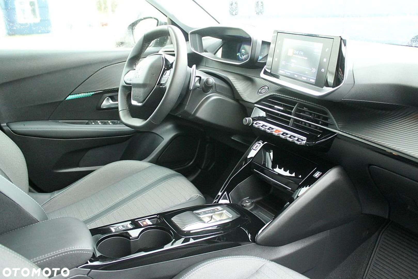 Peugeot 208 - 12
