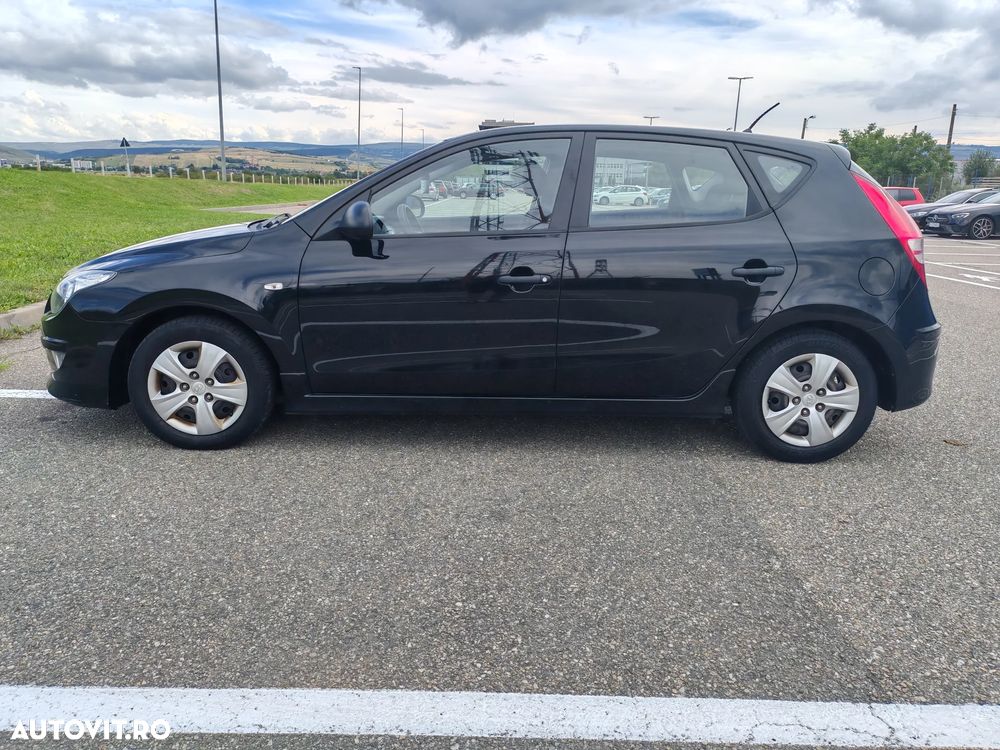 Hyundai i30 1.6 CRDi UEFA EURO 2012 Edition - 7