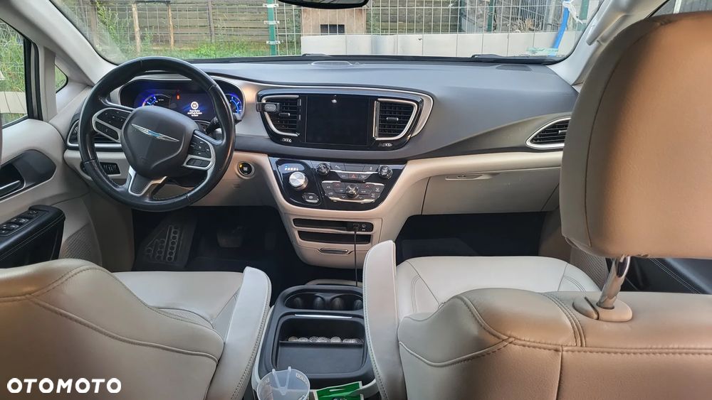 Chrysler Pacifica - 33