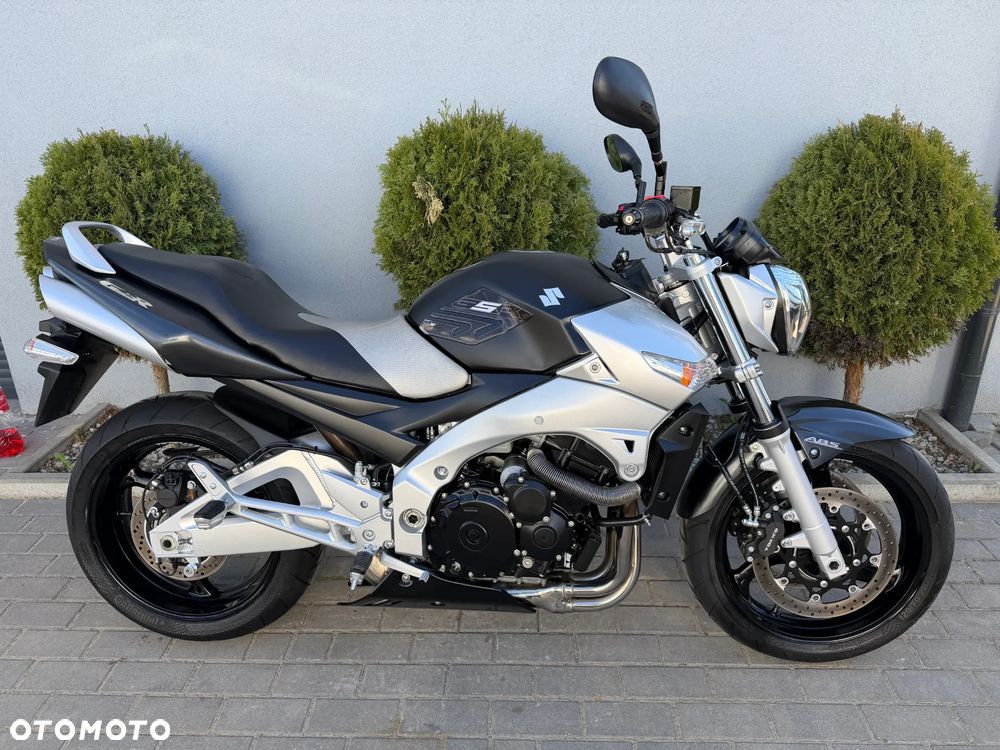 Suzuki GSR - 2