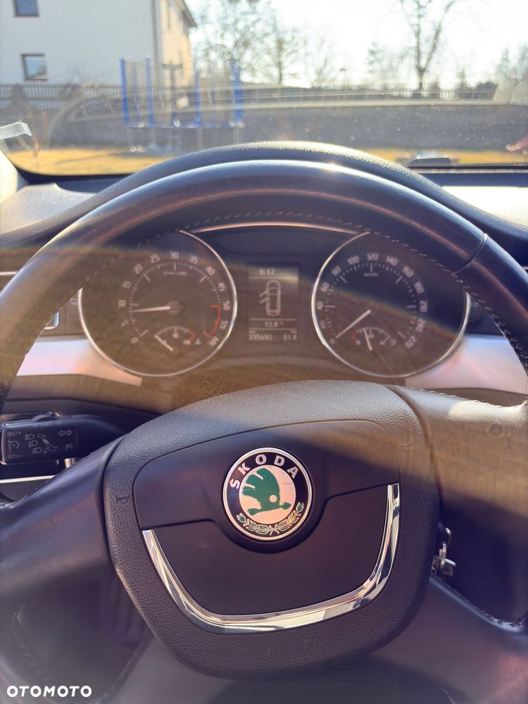 Skoda Superb 2.0 TDI Ambition Outdoor - 2