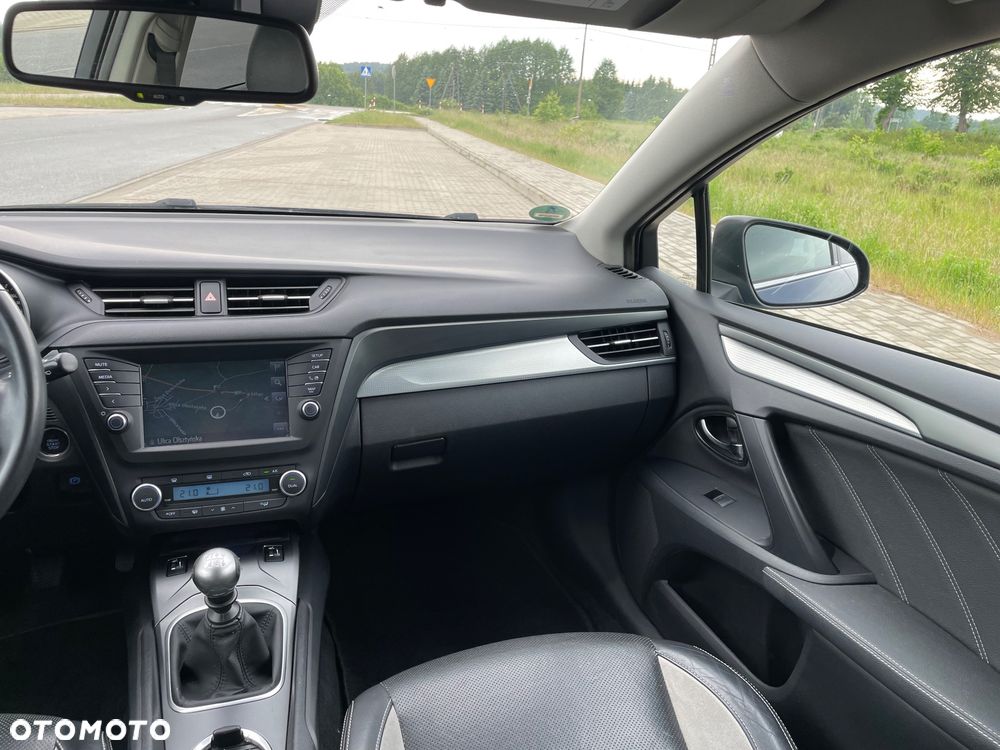 Toyota Avensis - 12