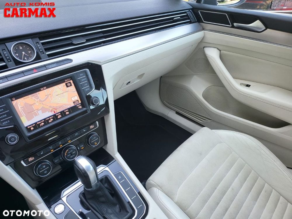 Volkswagen Passat - 25