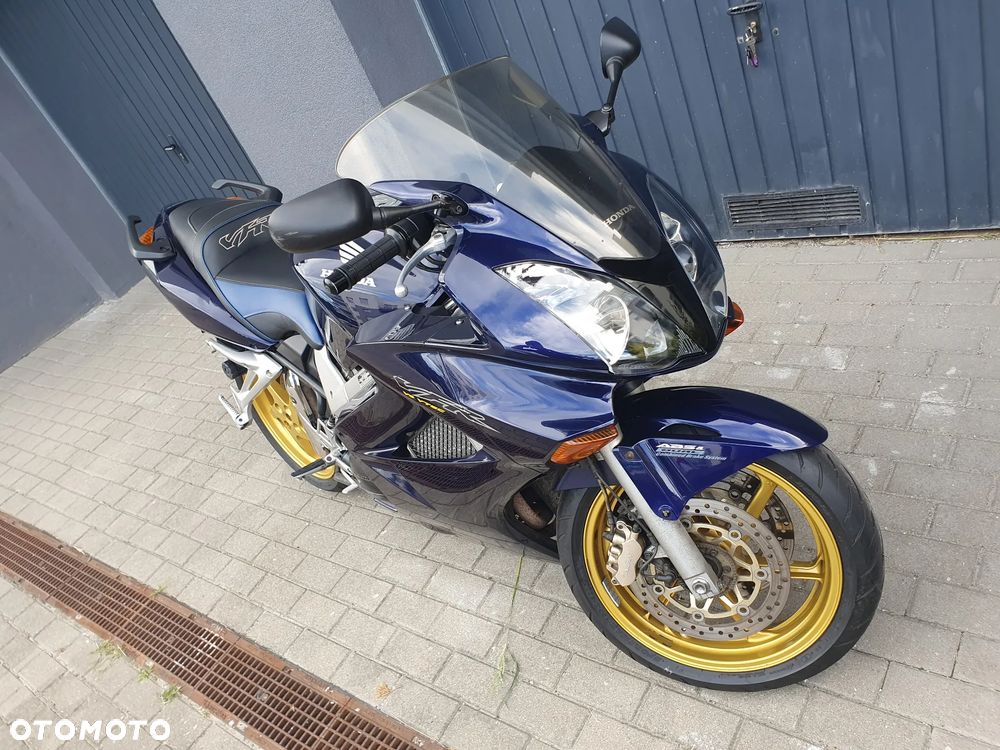 Honda VFR - 9