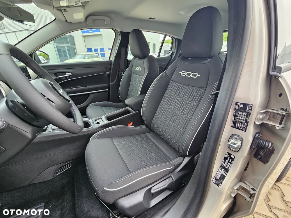 Fiat 600 1.2 Turbo Hybrid eDCT - 8