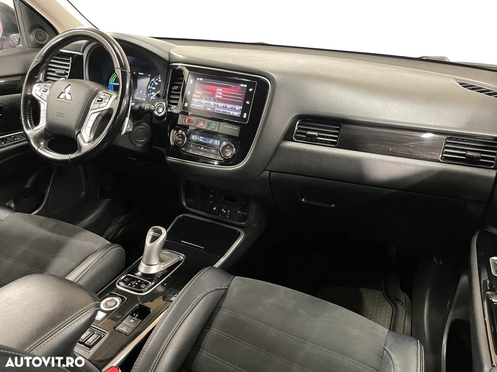 Mitsubishi Outlander 2.0 4WD Plus - 9