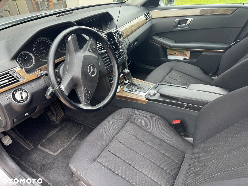 Mercedes-Benz Klasa E 200 CGI BlueEFFICIENCY 7G-TRONIC Avantgarde - 3