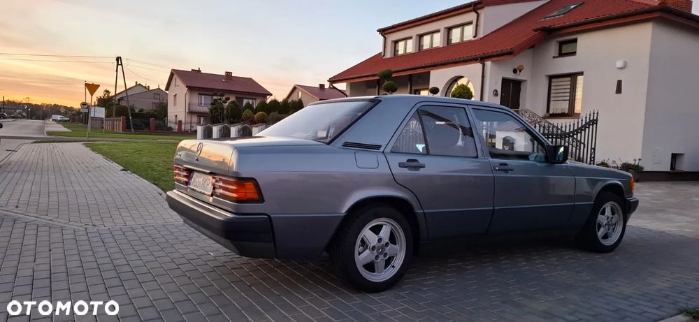 Mercedes-Benz W201 (190) - 4