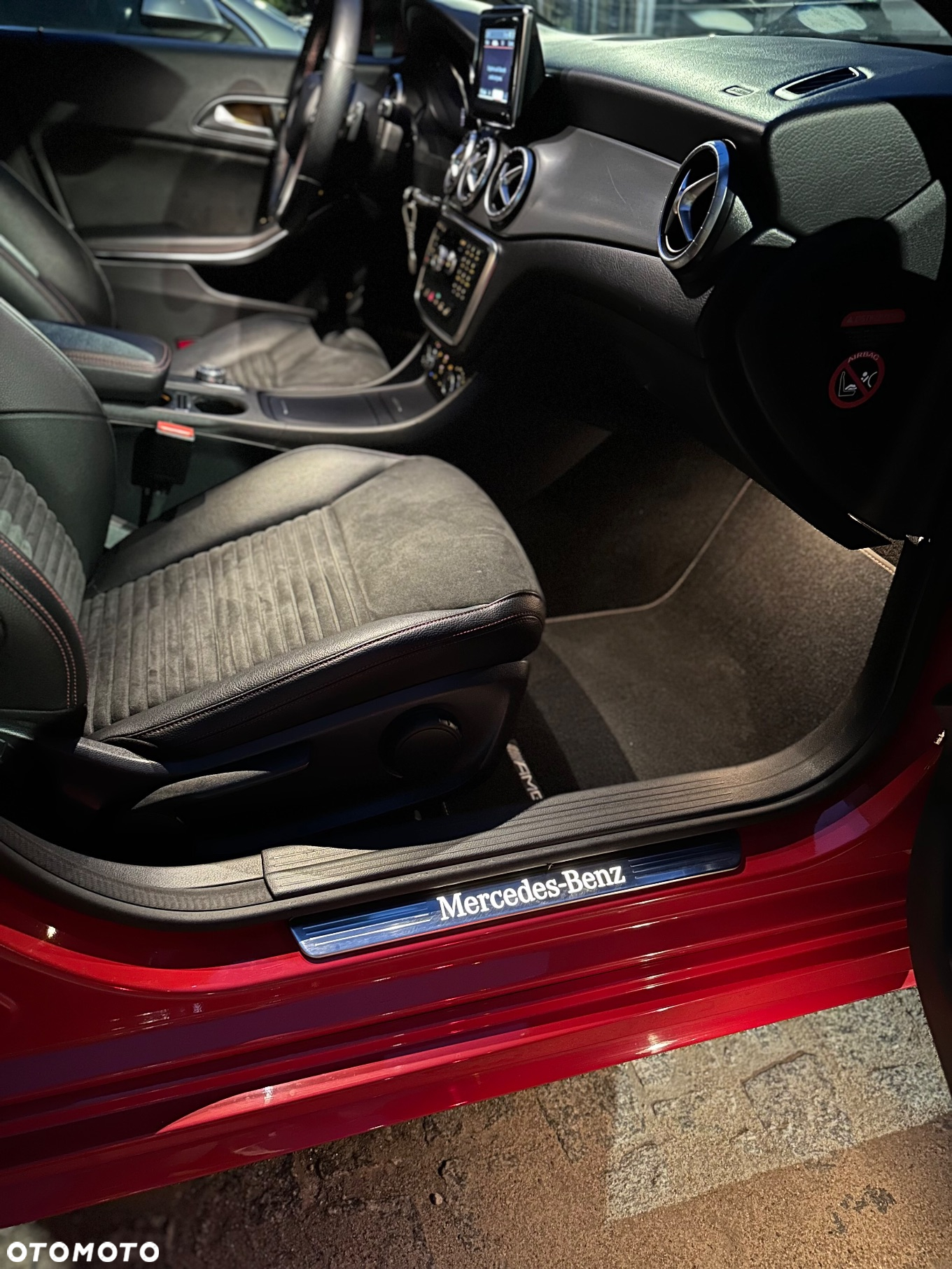 Mercedes-Benz CLA - 33