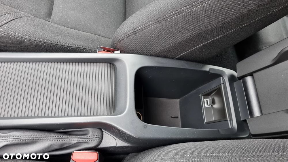 Volvo V40 Cross Country D3 Momentum - 29