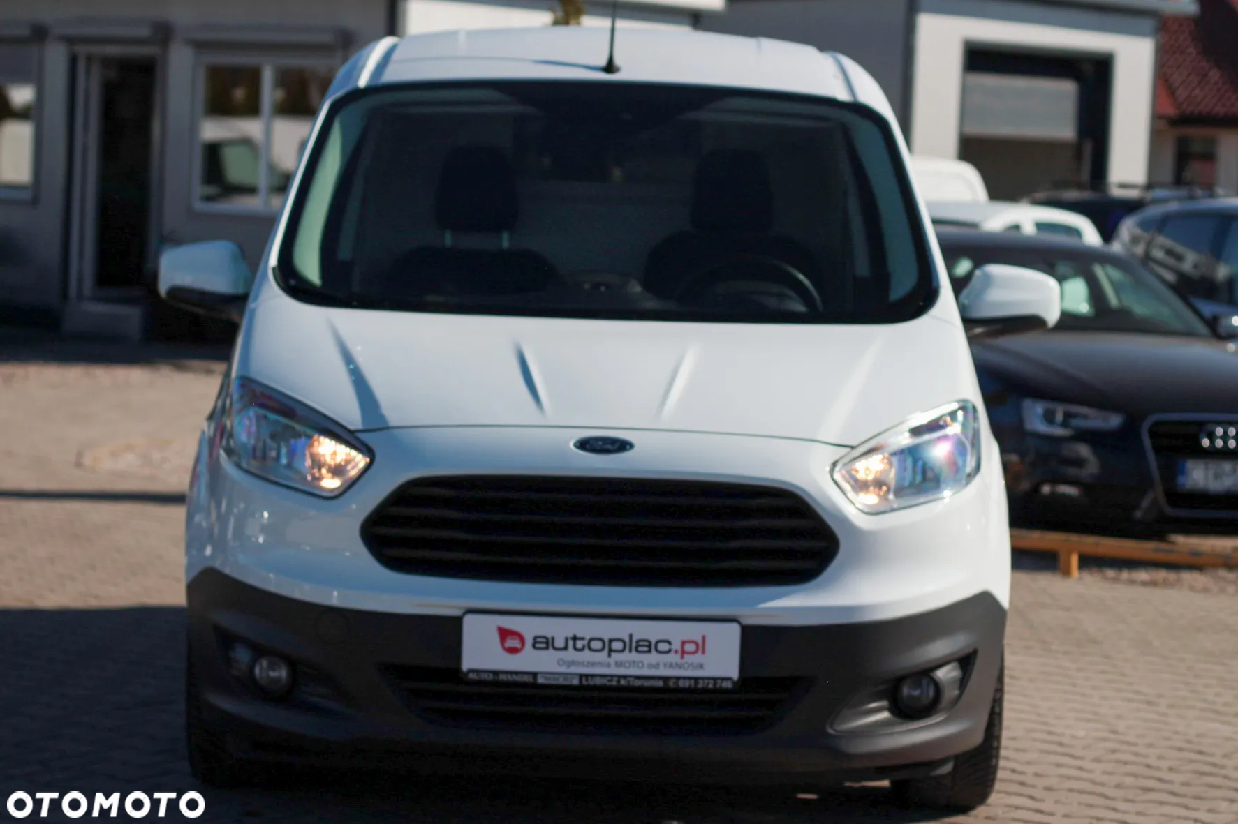 Ford Transit Courier - 12