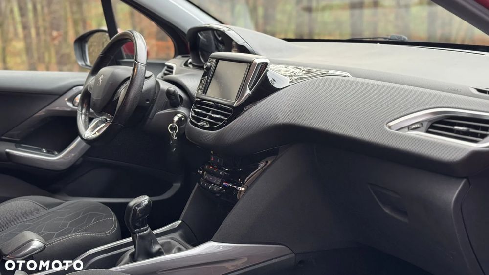 Peugeot 2008 1.2 Pure Tech Active S&S - 11