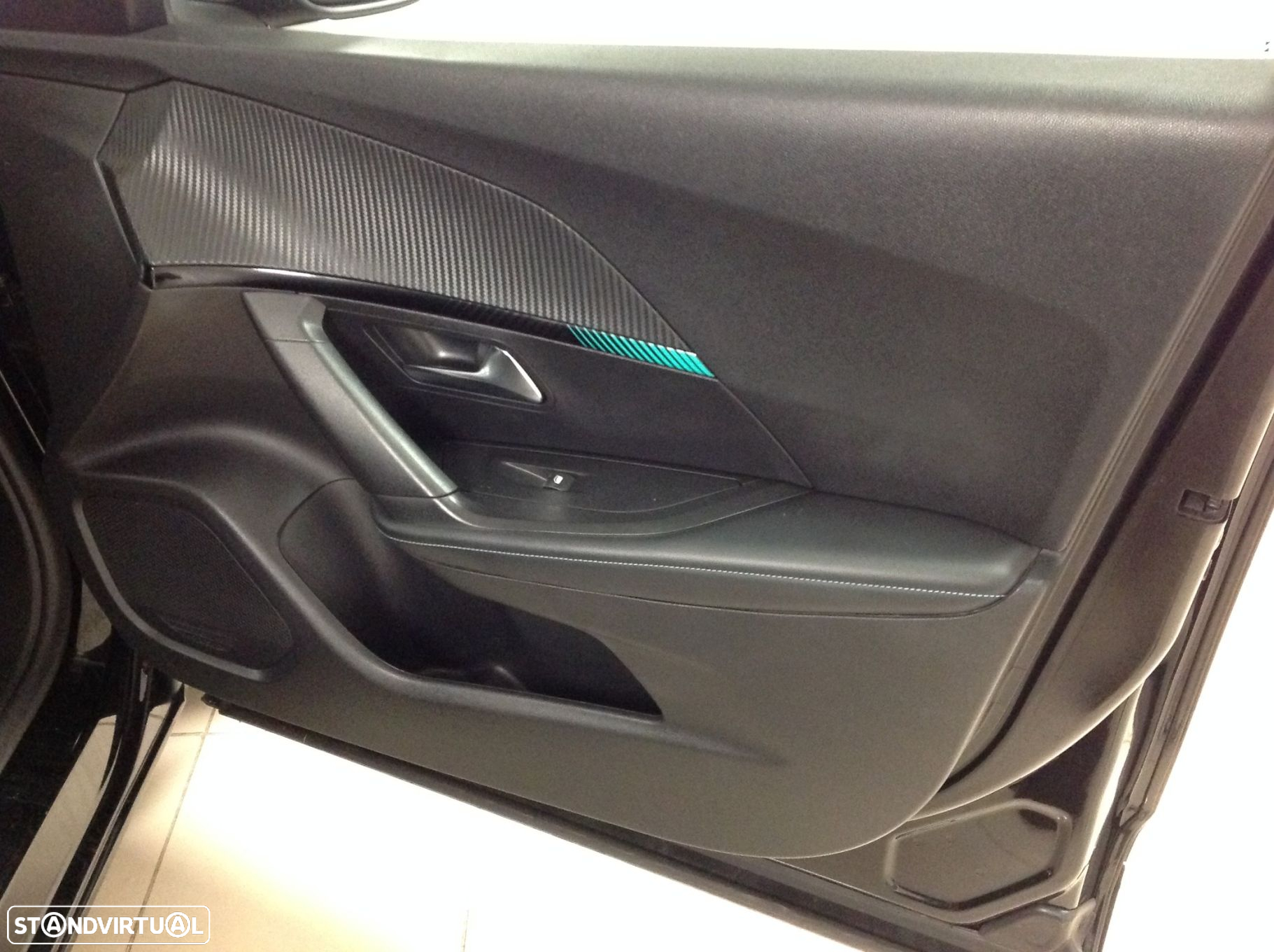 Peugeot 2008 1.2 PureTech Allure - 28