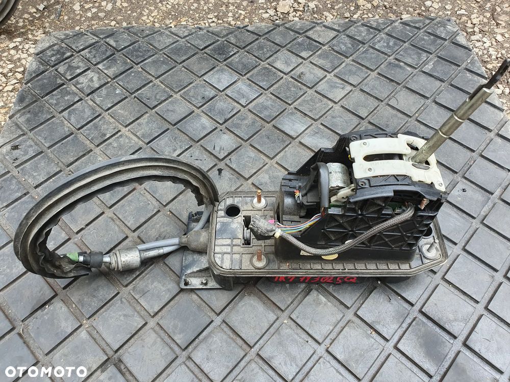 VW AUDI WYBIERAK SKRZYNI BIEGÓW AUTOMAT 1K1713025Q lewarek dźwignia DSG 1K1 713 025 Q 1Q, 1K, 5C6, 1K8, 5K, 5M, 8P - 1