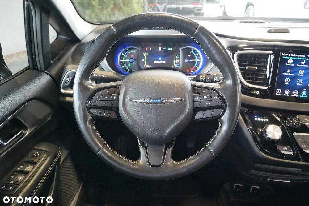 Chrysler Pacifica - 17