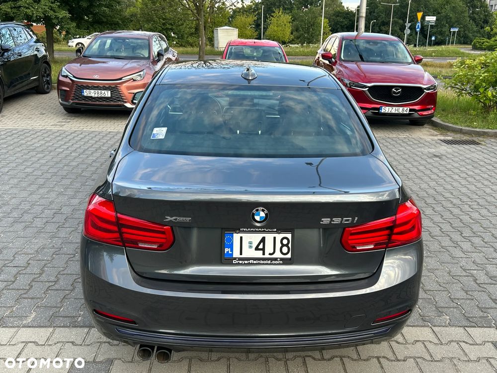 BMW Seria 3 330i xDrive Sport Line - 18