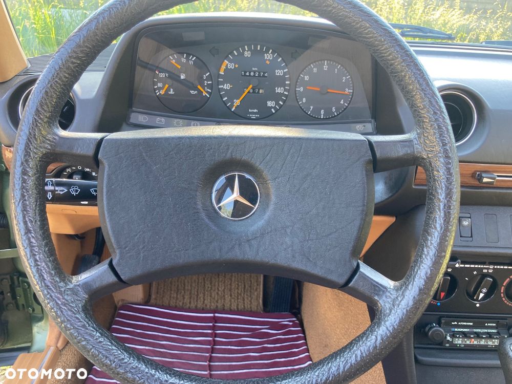 Mercedes-Benz W123 - 30