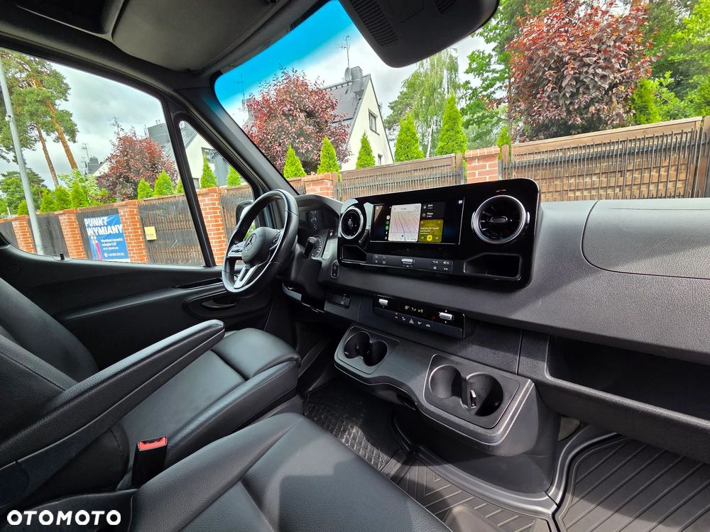 Mercedes-Benz Sprinter - 12