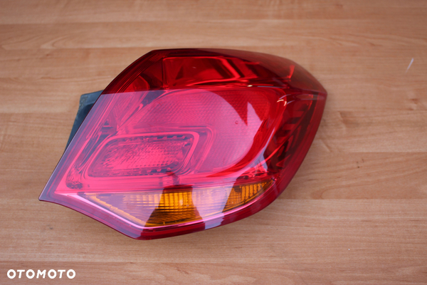 LAMPA PRAWY TYŁ W BŁOTNIK OPEL ASTRA J LIFT HATCHBACK EUROPA 5drzwi
