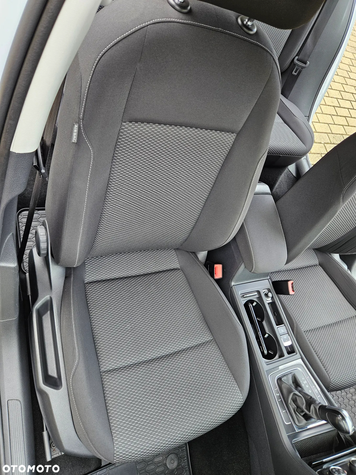 Volkswagen Golf VII 1.6 TDI BMT Comfortline DSG - 32