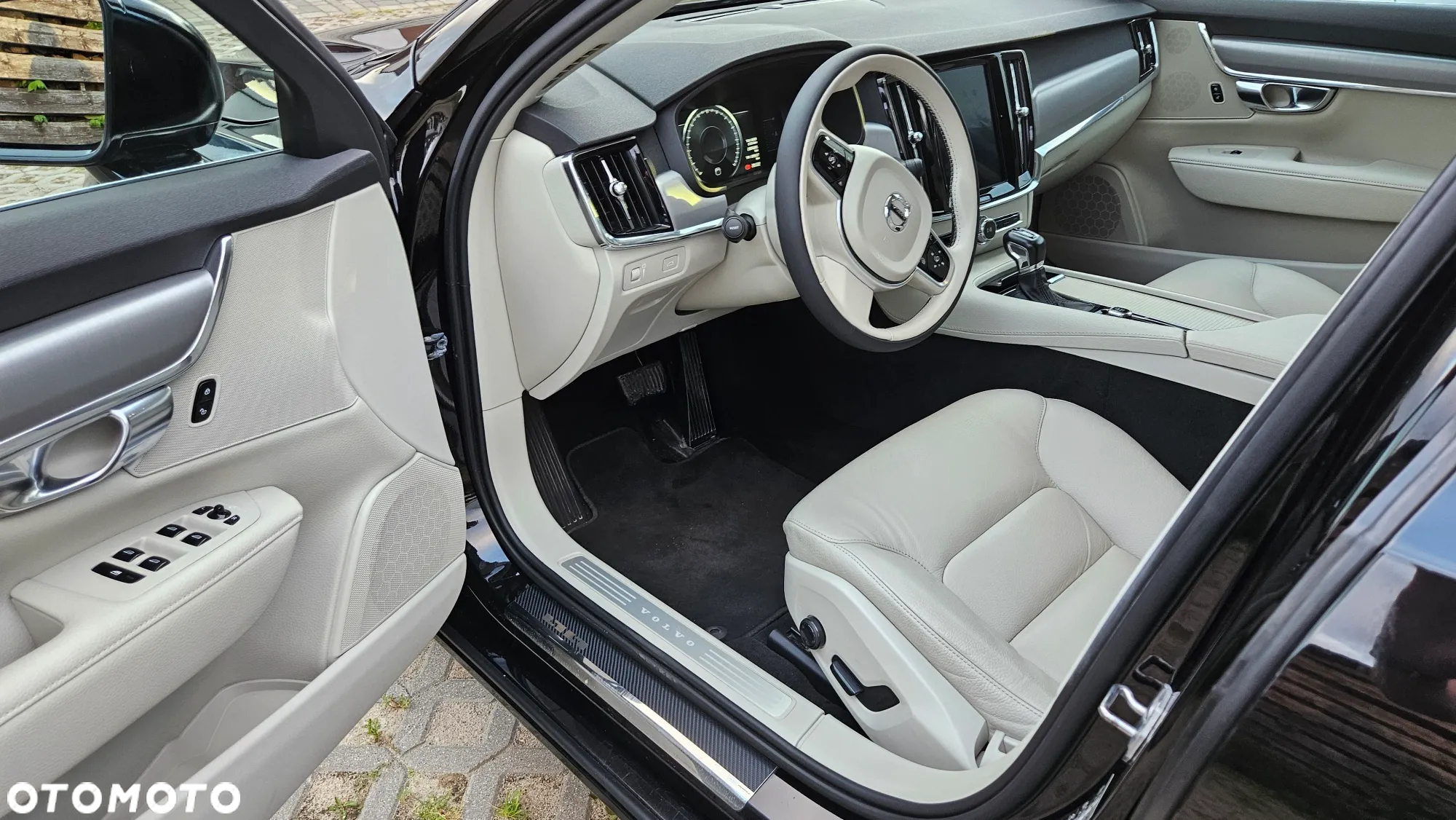 Volvo V90 D4 Momentum - 25