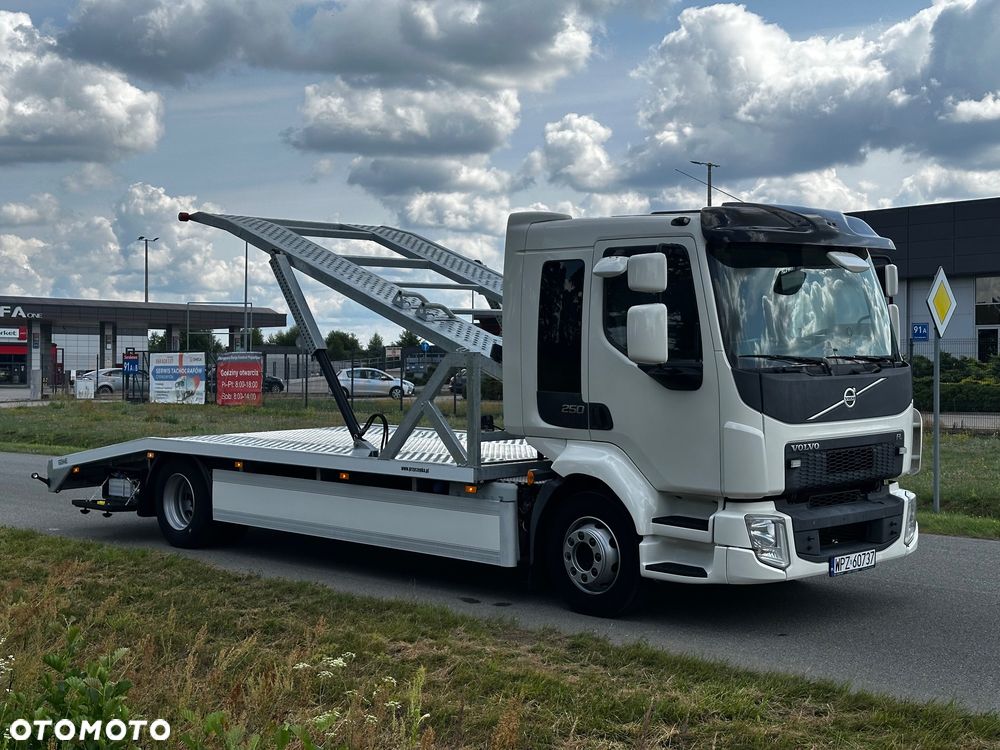 Volvo FL250 euro 6 autotransporter laweta LF4 Nowe Tacho piętro - 14