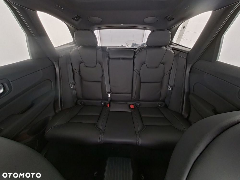 Volvo XC 60 T8 Plug-In Hybrid AWD Ultra Black Edition - 8