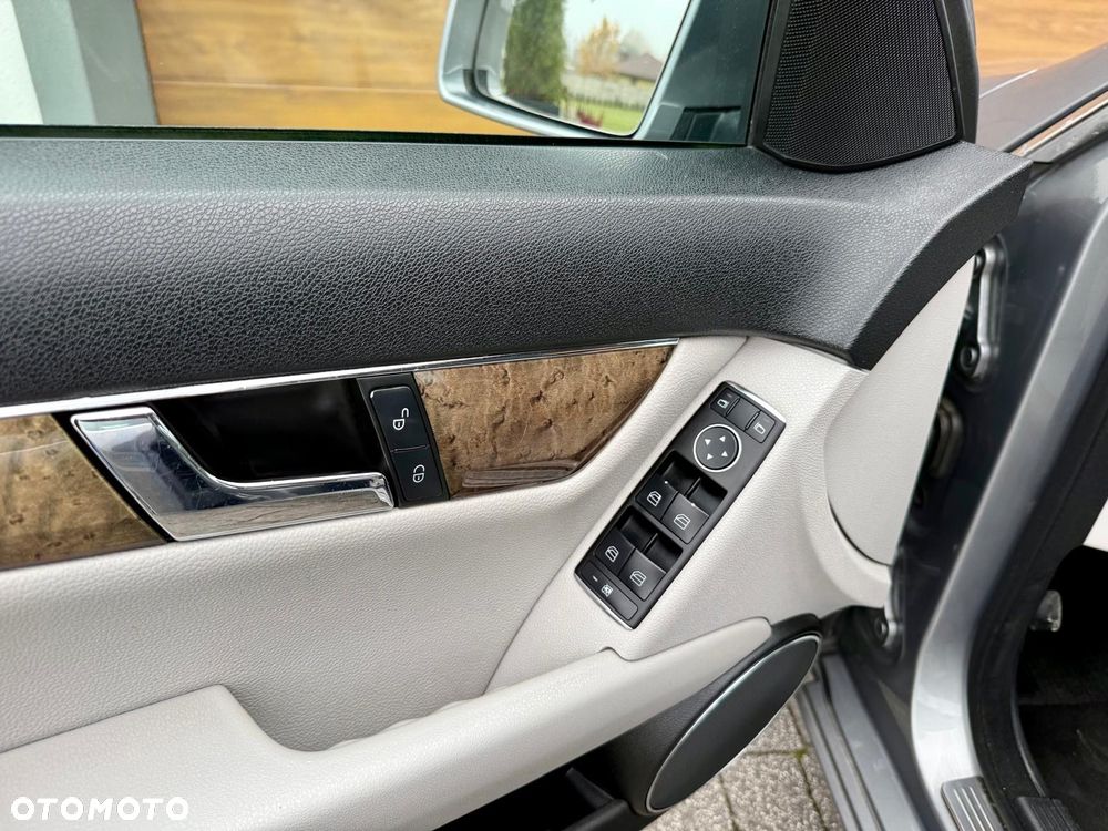 Mercedes-Benz Klasa C - 22