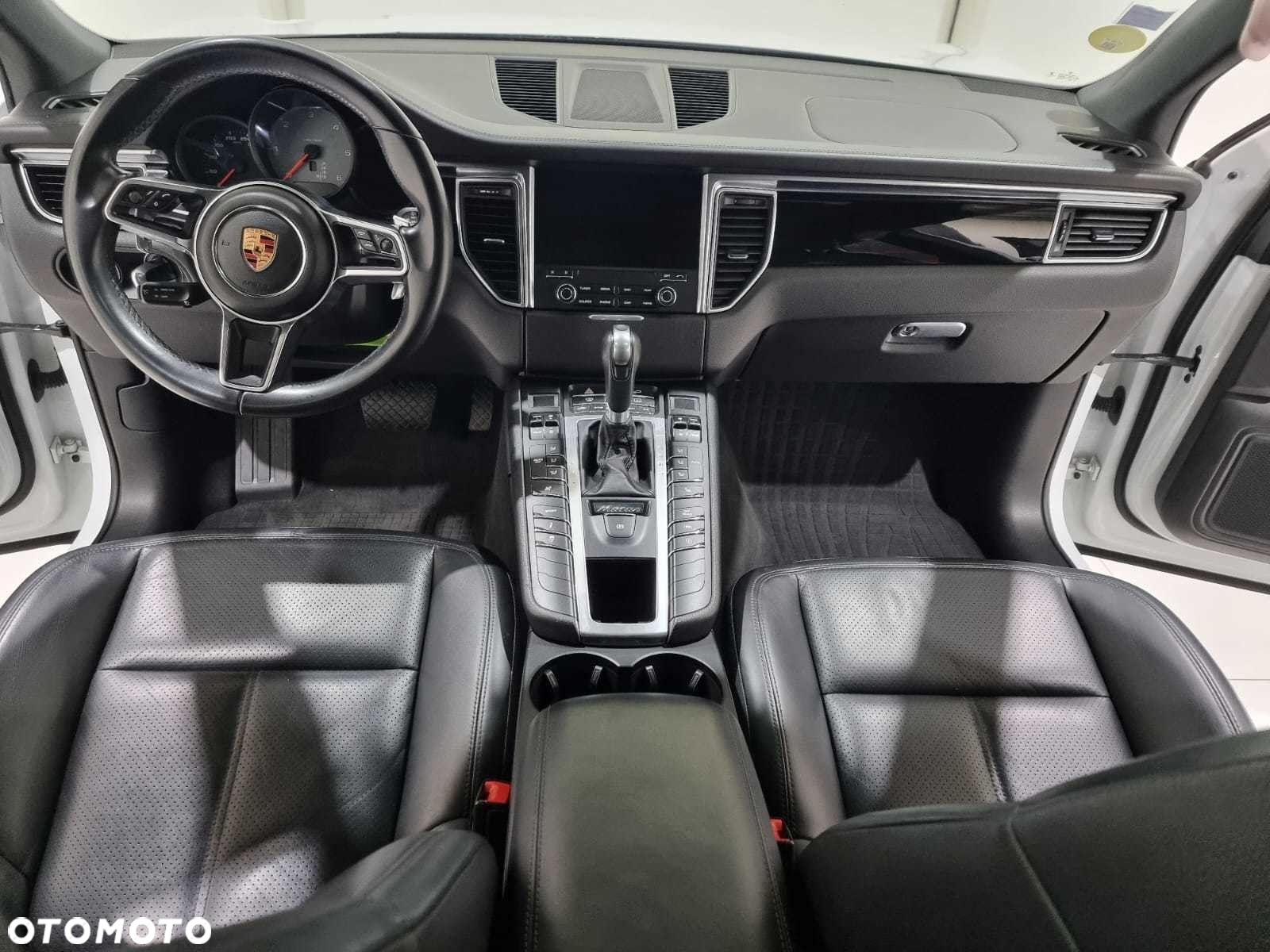 Porsche Macan - 24