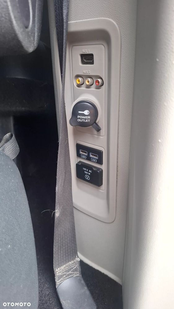 Chrysler Town & Country 3.6 Touring - 24