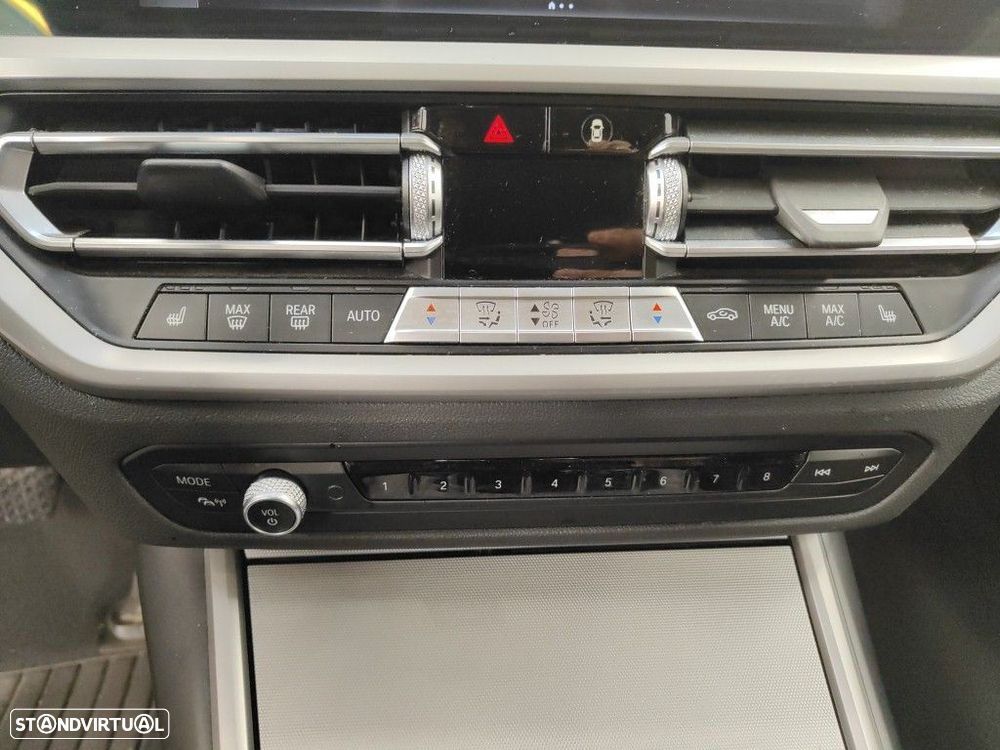 BMW 320 d Touring Auto - 11