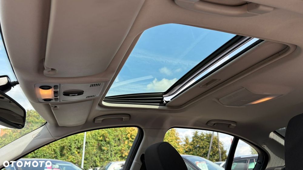 BMW Seria 3 318i - 23