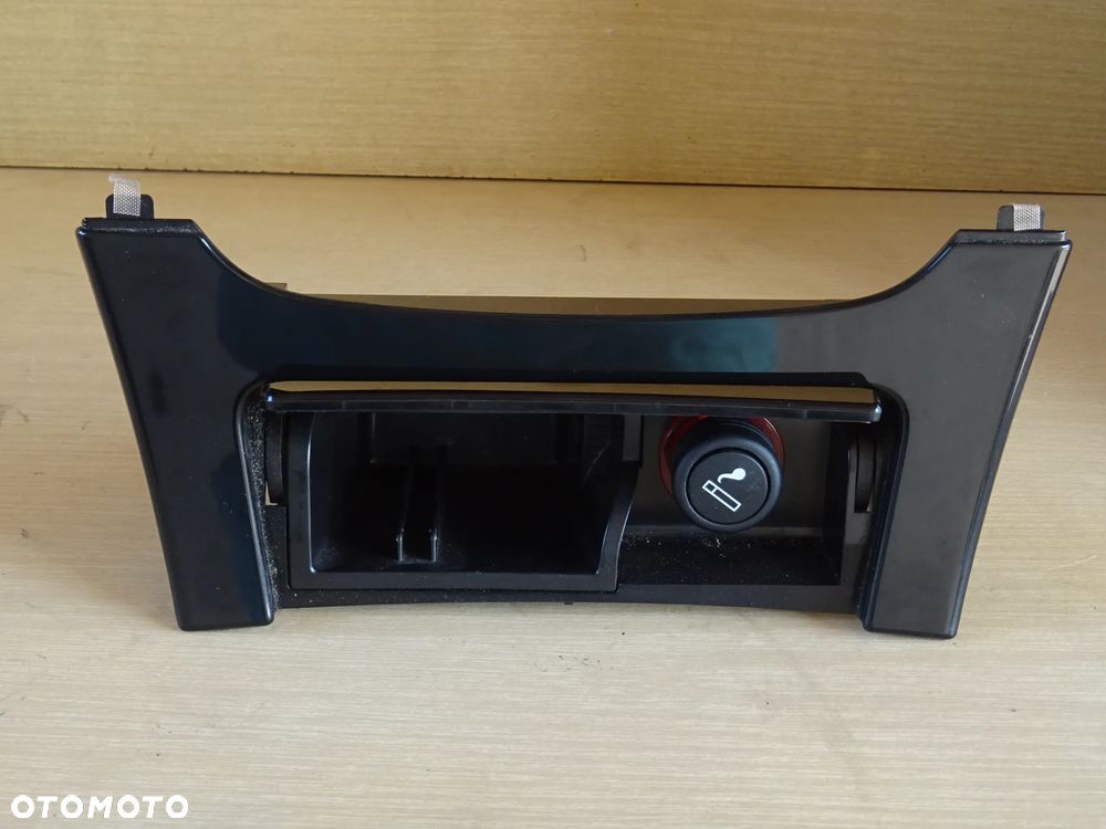 POPIELNICZKA ZAPALNICZKA GNIAZDO 12V PANEL DESKI CZARNY OPEL INSIGNIA A - 1