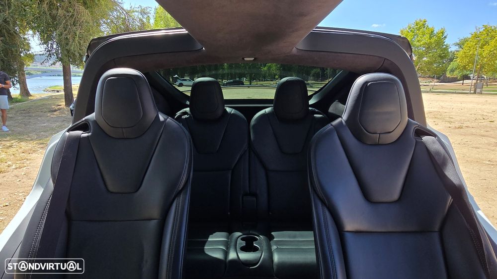 Tesla Model X - 9