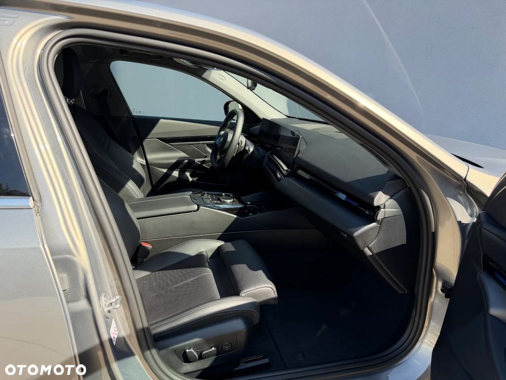 BMW Seria 5 520d mHEV - 10