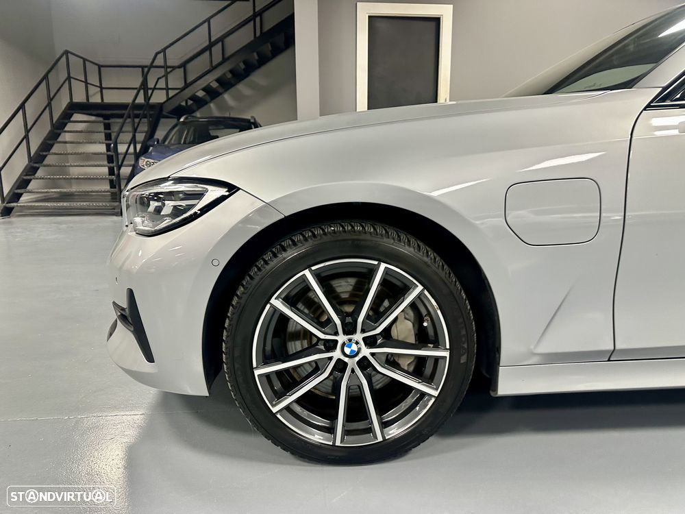 BMW 330 e Aut. Sport Line - 4